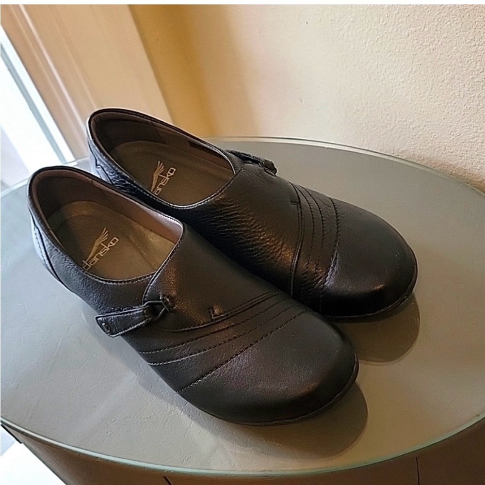 Dansko Black Leather Women's Shoes